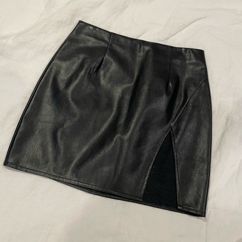 LULU’S LEATHER SKIRT